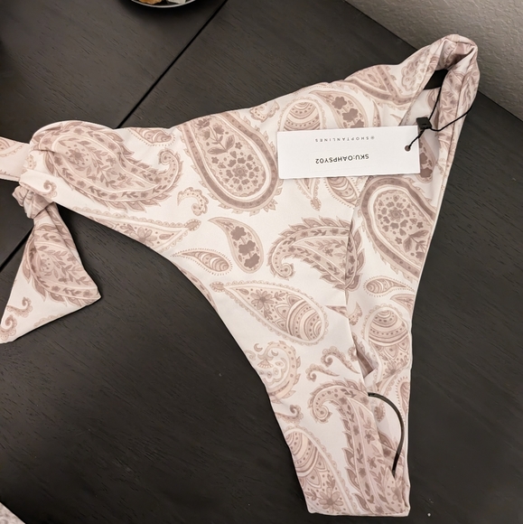 Tan Lines Paisley top and bottom - Picture 3 of 4